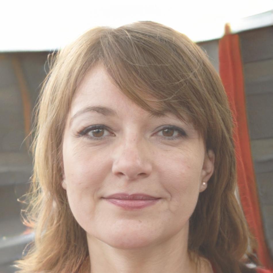María González, Consultora Senior